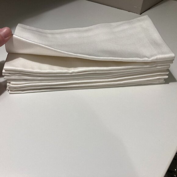 NWOT Crate & Barrel Classic White Napkin - Set of 8 - Picture 4 of 5